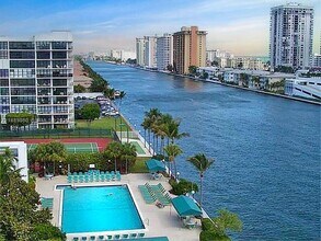 Building Photo - 1000 Parkview Dr