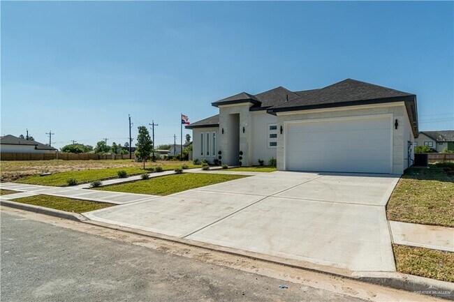Building Photo - 2804 Magnolia Dr