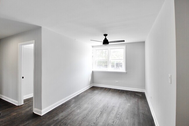 Building Photo - 3338 W Bryn Mawr Ave