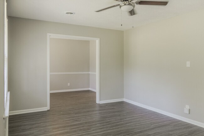 Building Photo - 560 Old Lundy Rd