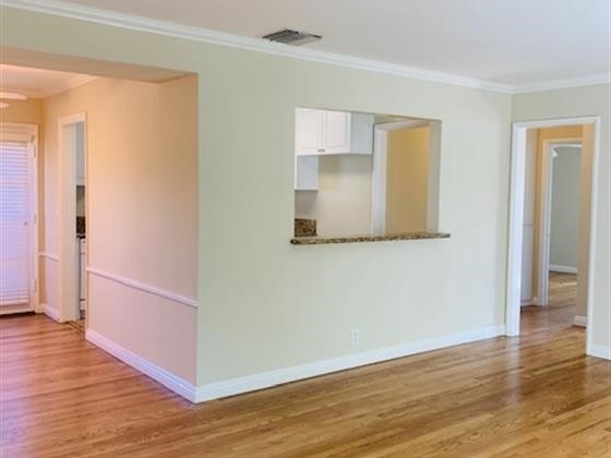 Foto del edificio - 302 N Hollywood Way