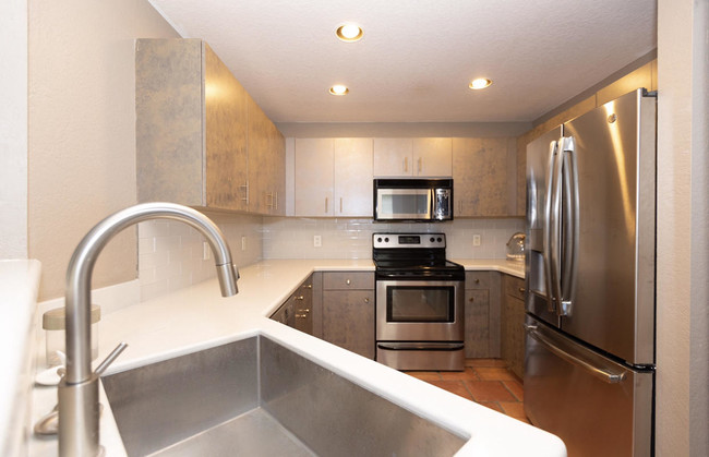 Building Photo - 1801 N Flagler Dr