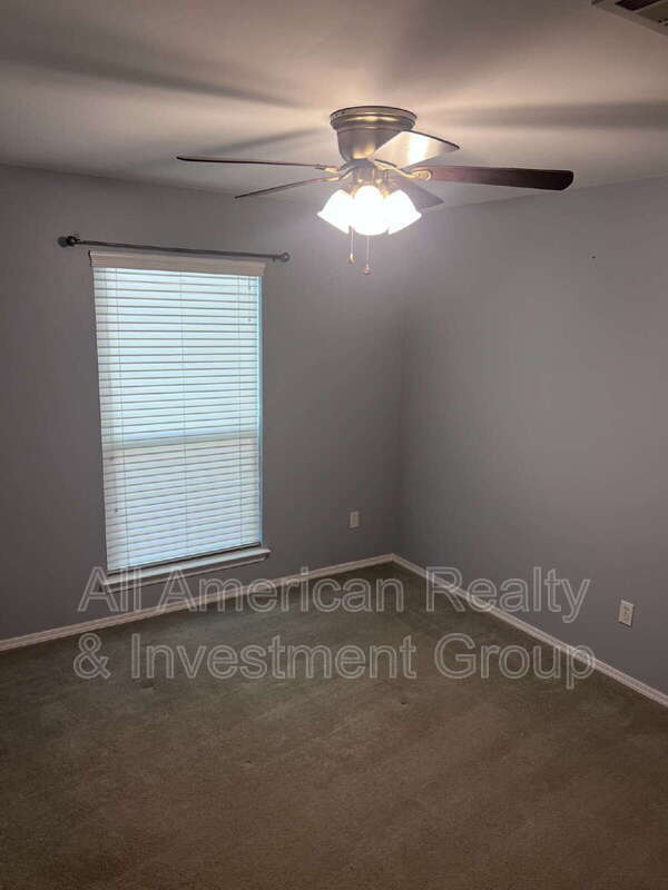 Building Photo - 989 Claeven Cir