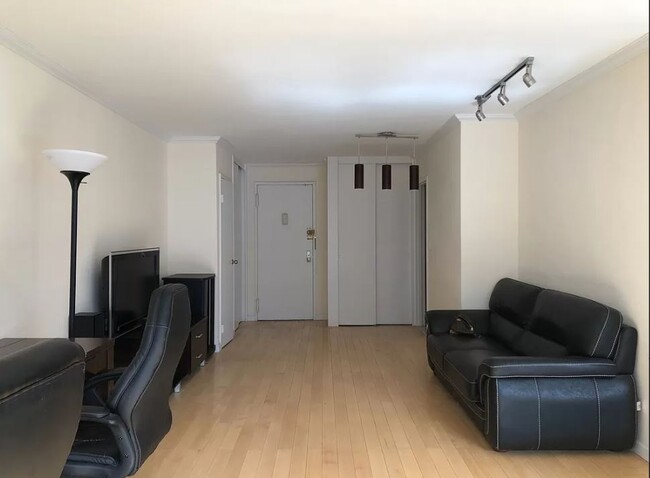Foto del edificio - 522 W 37th St