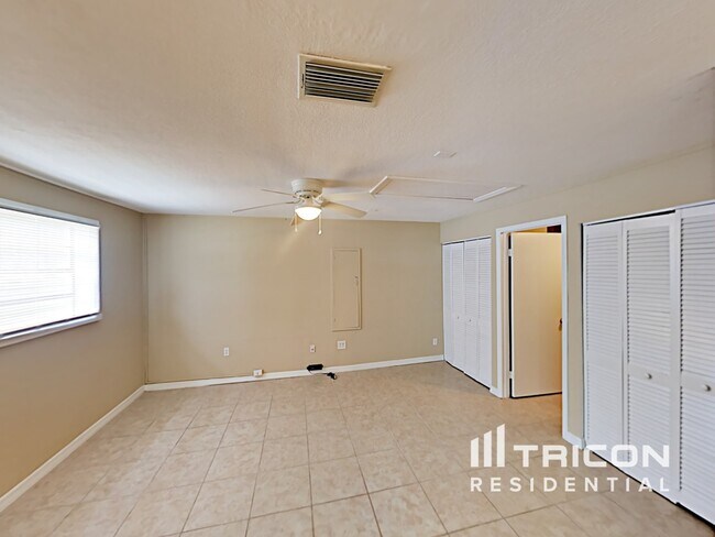 Foto del edificio - 5912 92nd Ave N