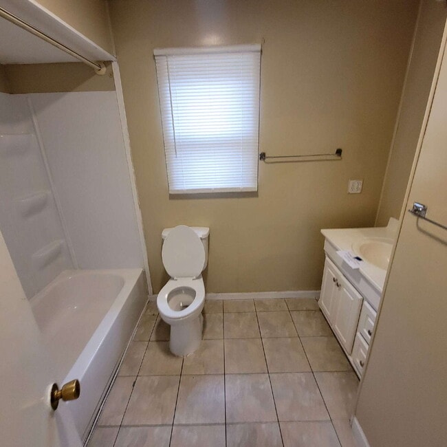 Building Photo - Near Eastside 3BR House ready to RENT!