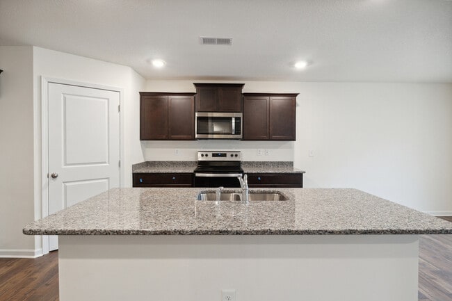 Building Photo - 313 Aspen Dr