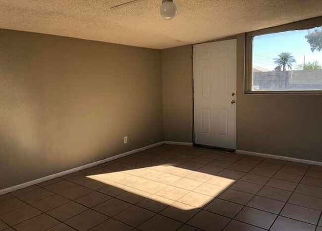Building Photo - 4421 N 31st Ave, Phoenix, AZ 85017