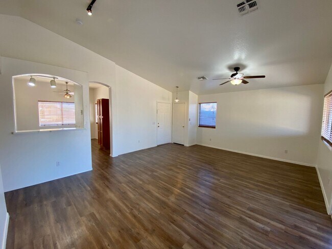 Building Photo - 3 Bed 2 Bath Corner Lot