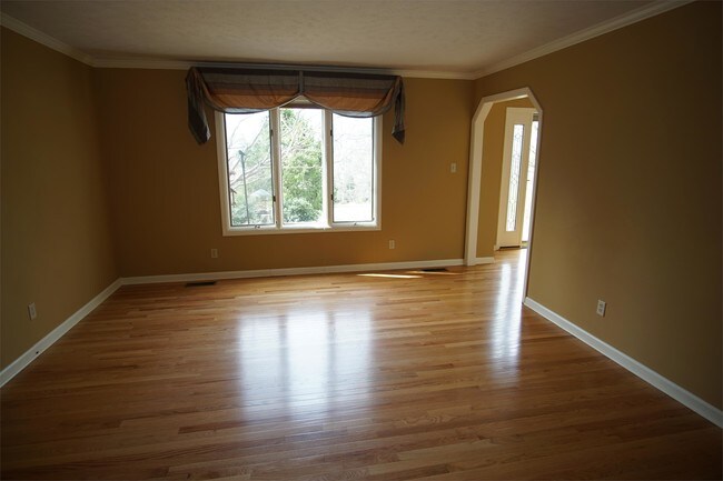 Building Photo - 10601 Chevy Dr