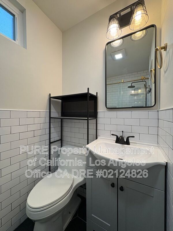 Building Photo - 14615 Kingsdale Ave