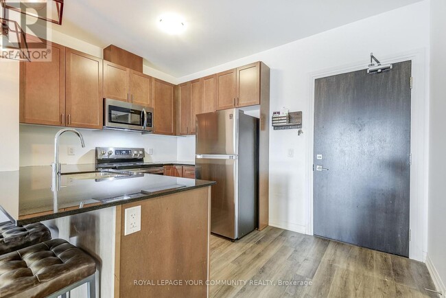 Building Photo - 102-102 Grovewood Common