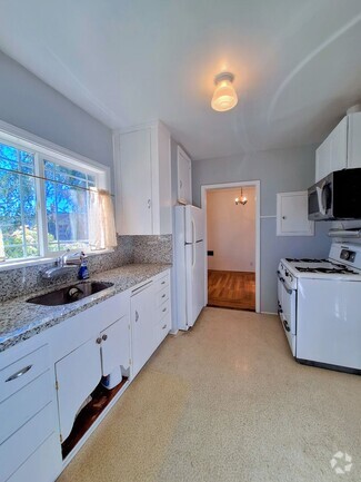 Building Photo - 298 N 11th St