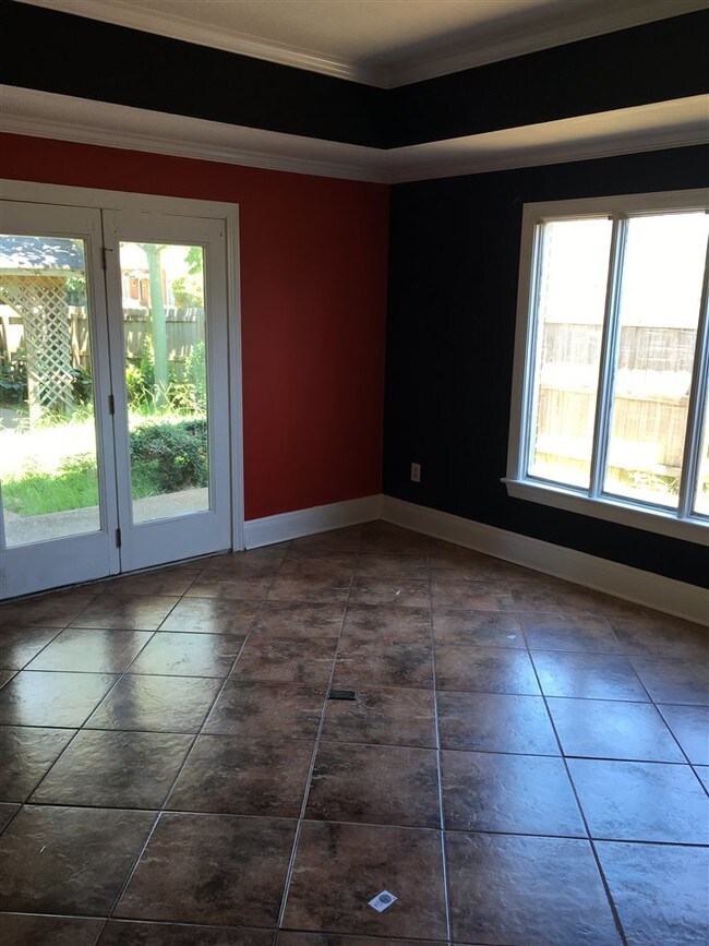 Foto del edificio - 323 Northtown Dr