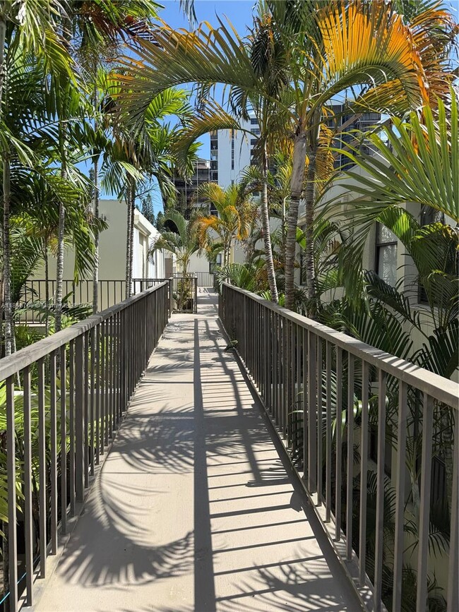 Building Photo - 20200 W Country Club Dr