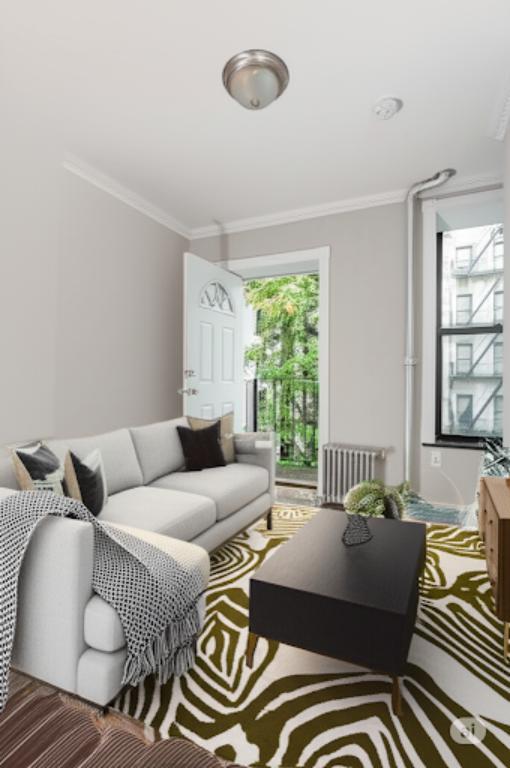 Foto principal - 422 E 9th St