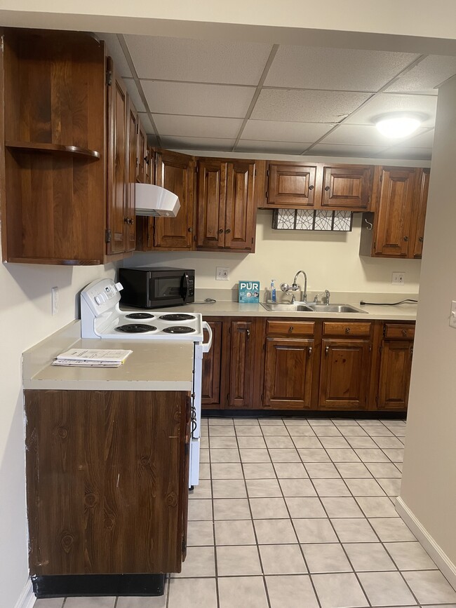 Kitchen - 180 Mill St