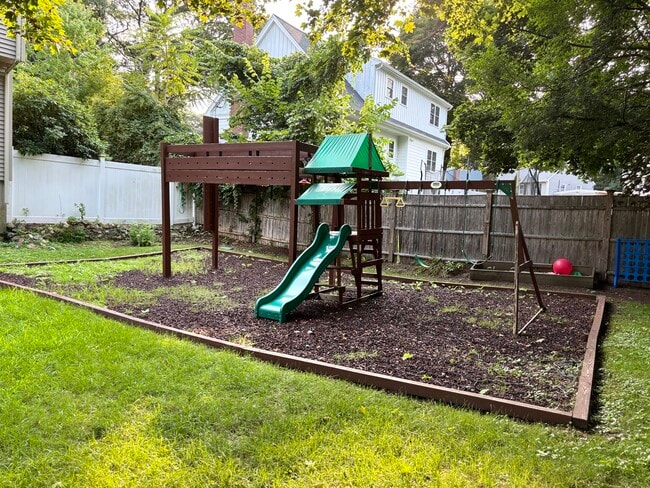 Building Photo - 5 Pine Grove Ave