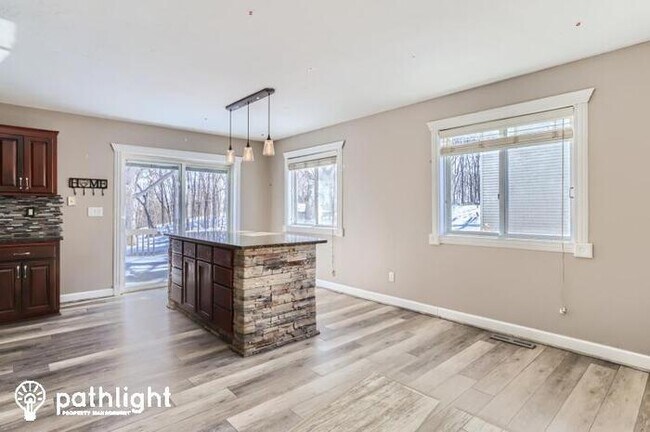 Foto del edificio - 17399 Ridgewood Court Southeast