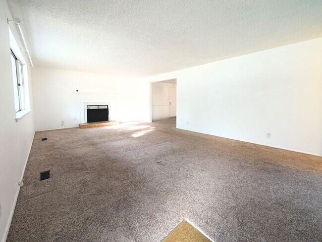 Foto del edificio - 3-Bedroom Home in great Location