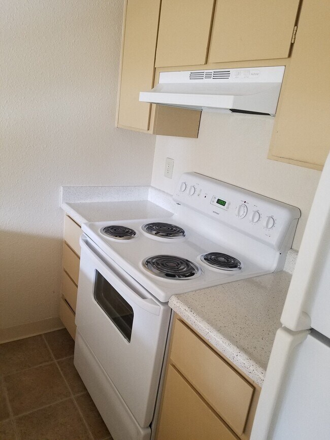 Foto de la unidad - Pinewood Village Condominiums