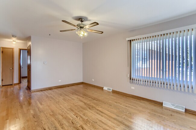 Foto del edificio - 1651 Howard Ave