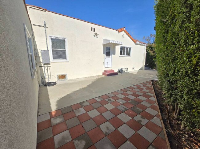 Foto del edificio - 705 Balboa Ave