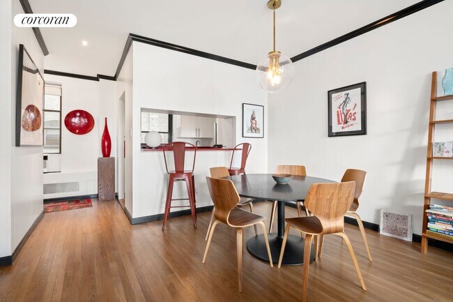 Building Photo - 104 W 70th St