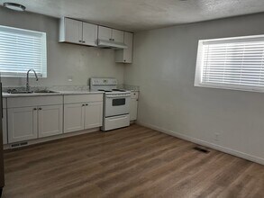 Building Photo - 3909 Benview Ave