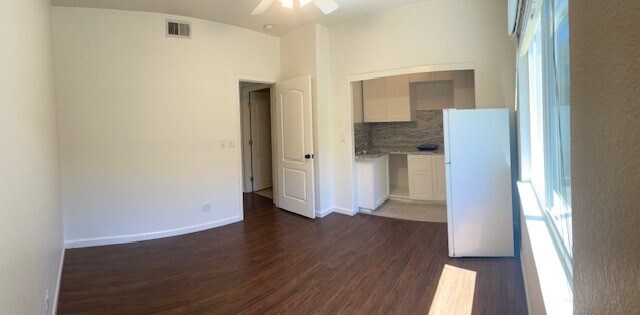 Foto del edificio - 1445 Farrell Ct