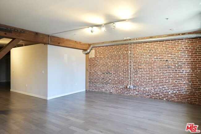 Building Photo - 527 Molino St