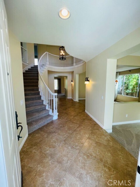 Building Photo - 1574 Glencrest Dr