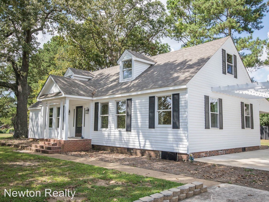 Primary Photo - 4 br, 2 bath House - 103 Lindsay Lane North
