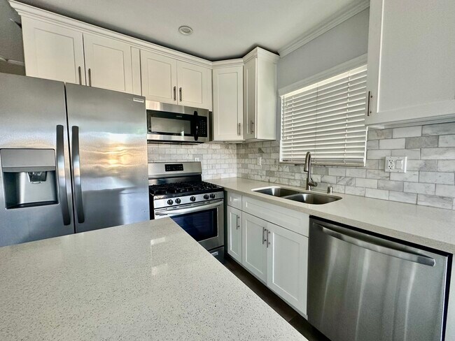 Foto del edificio - 4315 Kenwood Ave