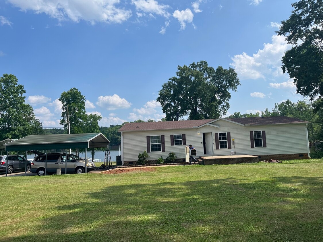 Primary Photo - 571 Berry Shoals Rd