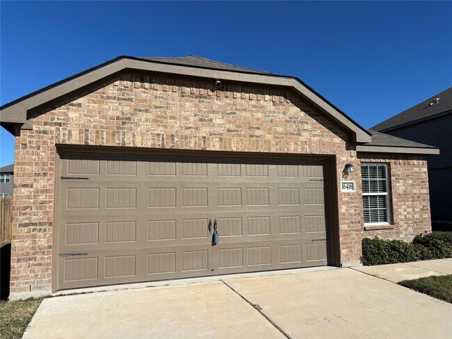 Building Photo - 16416 Farmhouse Ln