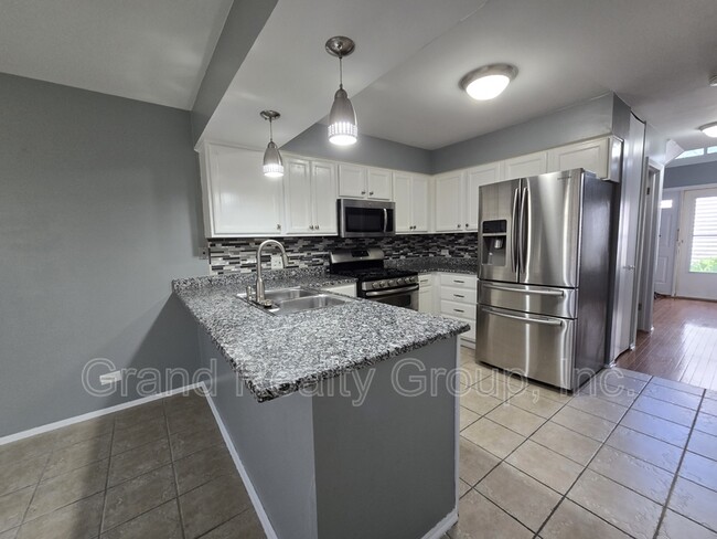 Building Photo - 1046 Cumberland Ct