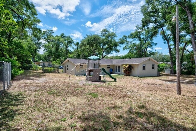 Building Photo - 878 Evergreen Avenue