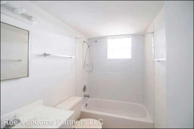 Building Photo - 2 br, 2 bath Apartment - 6960 Rue Vendome