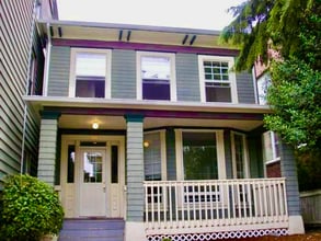 Building Photo - 805 S I St
