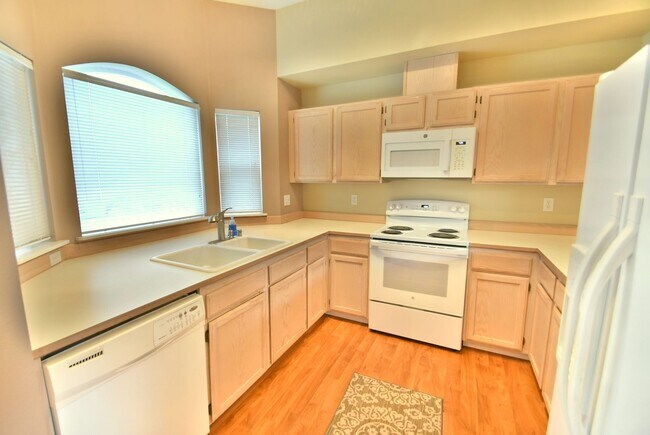 Building Photo - 3bd/2.5ba Edmonds Home