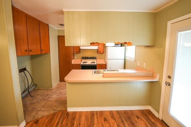 Building Photo - 203 Arroyo Dr