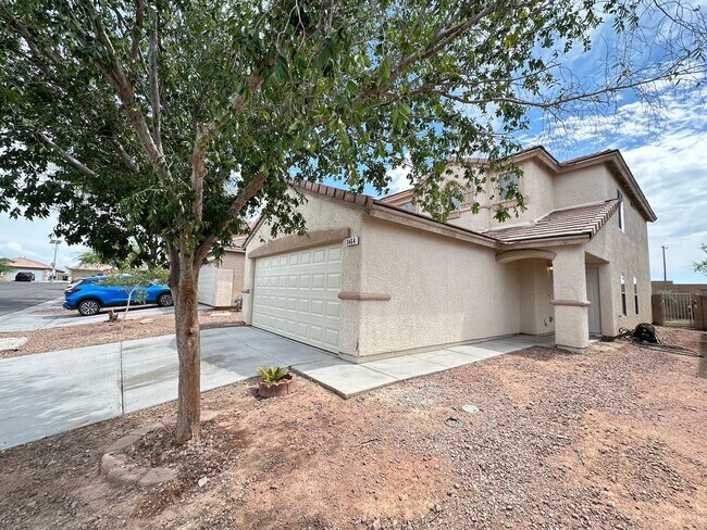 Foto del edificio - 4 Bedroom & Laminate First Floor