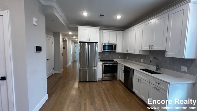 Foto del edificio - 104-106 Warren St. Unit 3