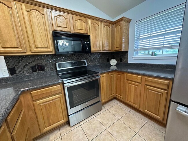 Foto del edificio - 5127 Stewart Dr