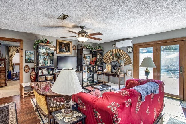 Building Photo - 820 Green Brook Dr
