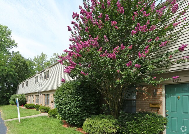 Foto del edificio - The Woods Apartments