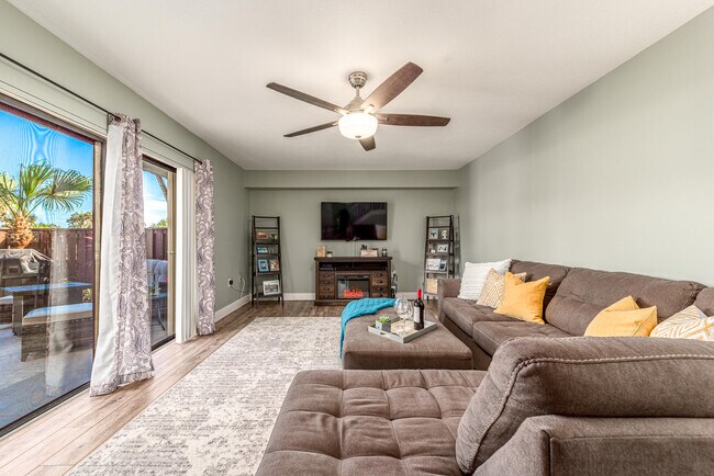 Building Photo - 3050 SW Sunset Trace Cir