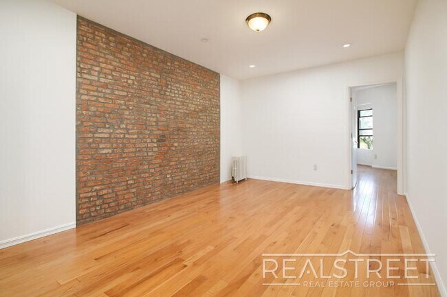 Foto del edificio - Spacious 2 BR in Heart of Park Slope
