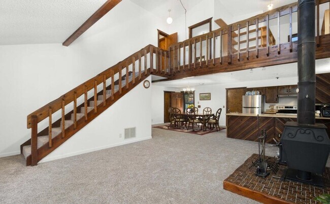 Building Photo - Spacious Home for Rent in Glenwood Springs...